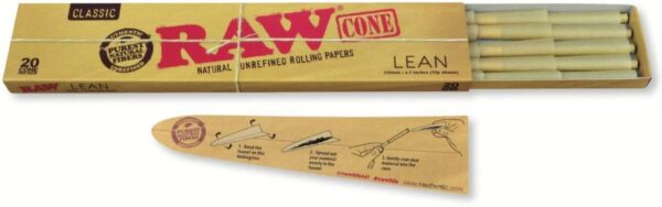 Los papeles en forma de cono pre-enrollados RAW Cone son perfectos para las personas que no saben cómo enrollar a mano, ya que solo necesitas llenarlos con lo que quieras para fumar y encender. Los Conos Raw Cone Lean pre-enrollados y con boquilla de cartón incorporada son perfectos para las personas que no saben cómo enrollar a mano, simplemente tienes que llenarlos con la mezcla elegida ayudándote del embudo que contiene y prensarlos con el prensador incorporado. Cono de papel 100% libre de cloro. La mezcla híbrida y las fibras sin blanquear resultan en conos translúcidos ultrafinos. Papel puro de cáñamo y goma natural de cáñamo, 100% vegano, sin aditivos, con lo que conseguirás un sabor limpio, puro y natural. Se presentan en un envase estilo caja de cerillas para que tus conos nunca se aplasten. Incluye embudo llenador y prensador.